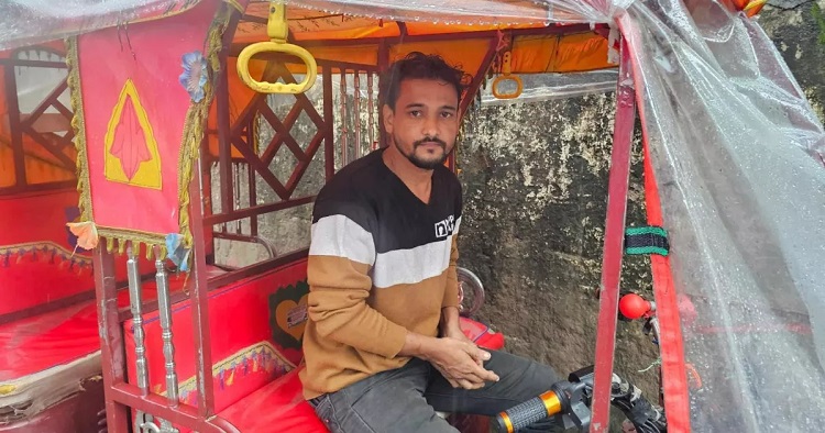 ‘অন্যের টাকায় বাঁচতে চাই না,’ বাবার কথায় যা করলেন অটোরিকশাচালক