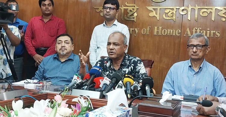 গোপালগঞ্জে পরিস্থিতির কারণে গুলি হয়েছে, গণগ্রেপ্তার হচ্ছে না: স্বরাষ্ট্র উপদেষ্টা