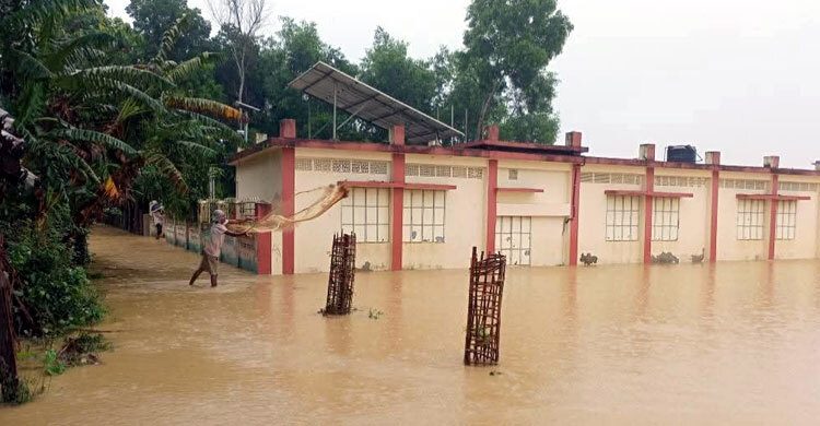 কক্সবাজারে টানা বর্ষণে তলিয়ে গেছে বাড়িঘর, পাহাড় ধসের শঙ্কা