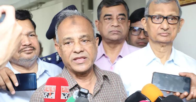 ঈদযাত্রায় অতিরিক্ত যাত্রী ও ভাড়া নিলে ব্যবস্থা: স্বরাষ্ট্র উপদেষ্টা