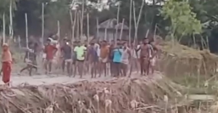 লালমনিরহাটে নারীকে যৌন হয়রানির জের সংঘর্ষ ও ২৭ গরু লুট, আটক ৪