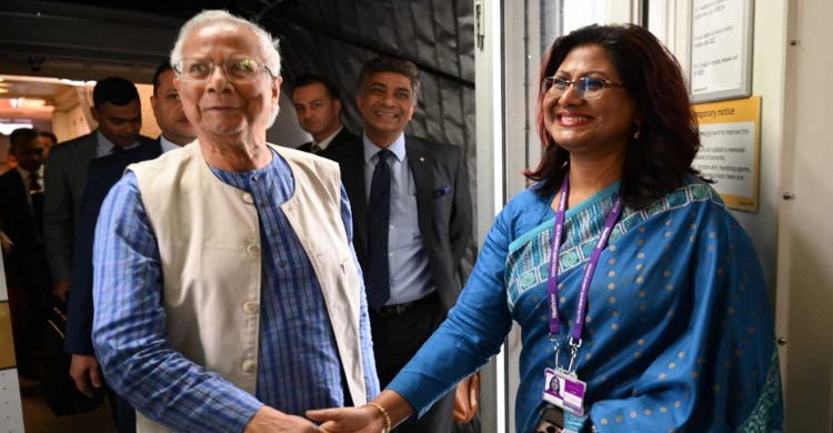 লন্ডন পৌঁছেছেন প্রধান উপদেষ্টা