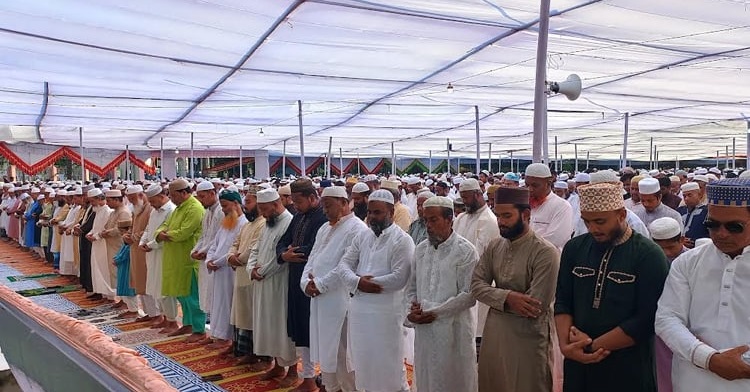 আনন্দঘন পরিবেশে বান্দরবানে  ঈদের জামাত অনুষ্ঠিত