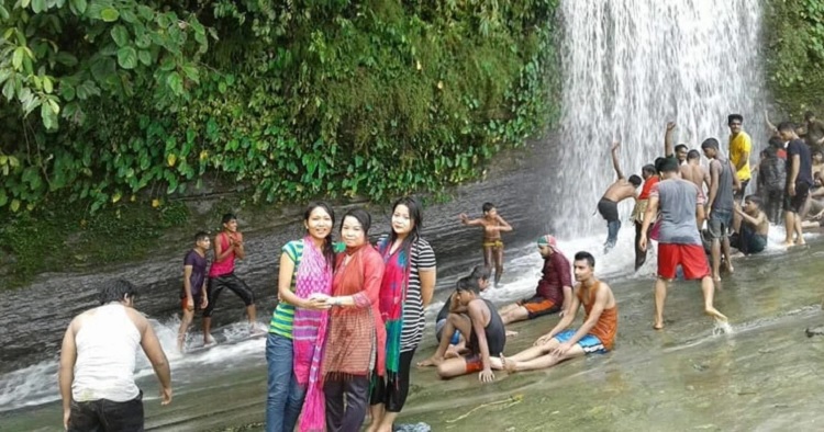 পর্যটকদের ঢল খাগড়াছড়িতে