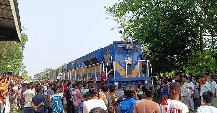 আড়াই ঘণ্টা পর রাজশাহীর সঙ্গে সারা দেশের ট্রেন চলাচল শুরু