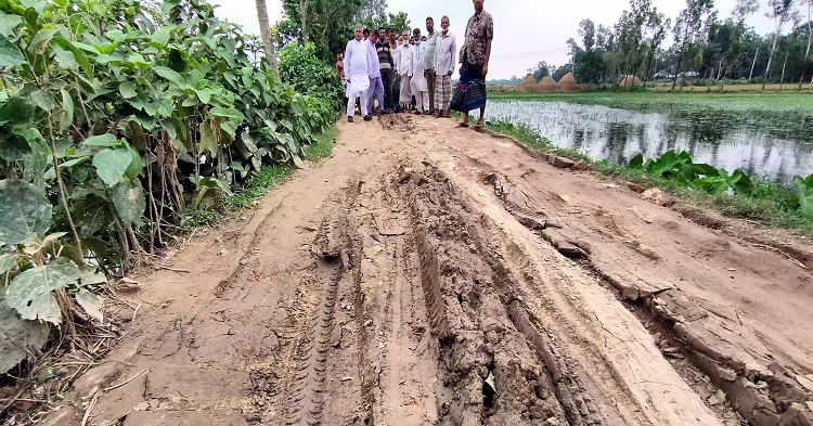 চুনিয়াগাড়ির বেহাল তিন সড়কে থমকে আছে সম্ভাবনা
