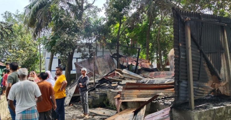 ব্রাহ্মণবাড়িয়ায় দুই গোষ্ঠীর সংঘর্ষে সাত পুলিশসহ আহত ৩০