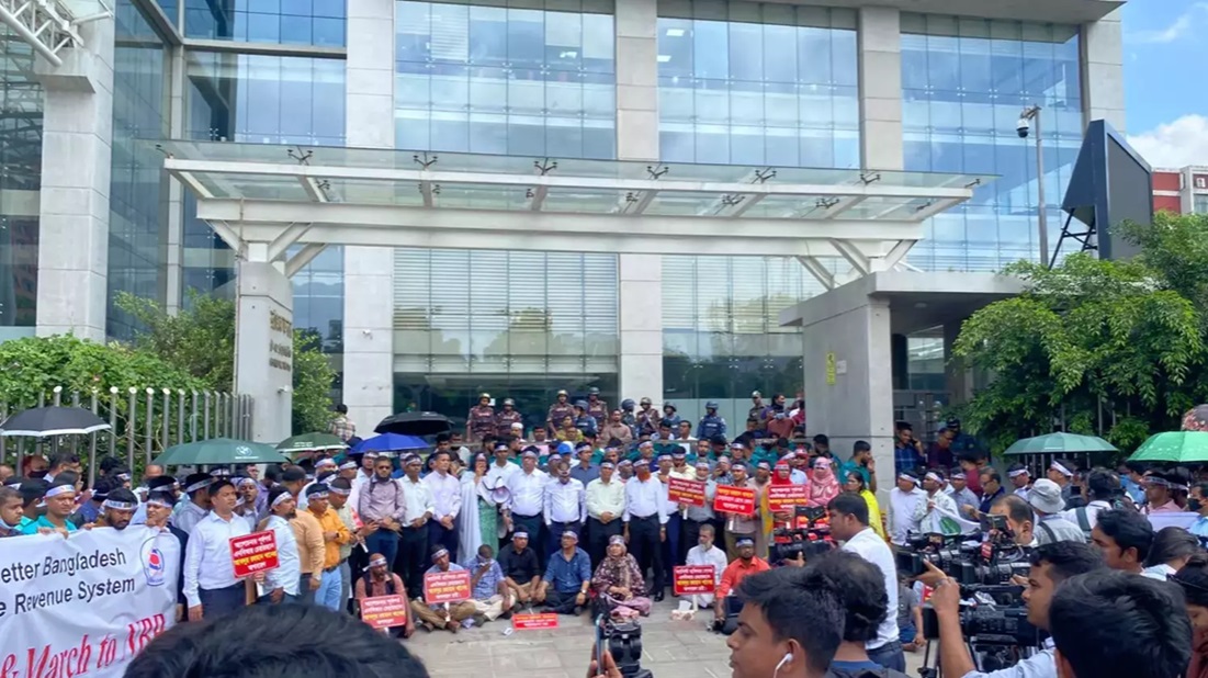 এনবিআরে দ্বিতীয় দিনের মতো শাটডাউন শুরু