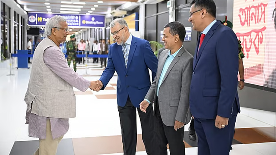দেশে ফিরেছেন প্রধান উপদেষ্টা