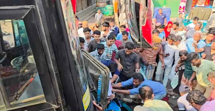 চট্টগ্রামে কোচিংয়ে যাওয়ার পথে বাসচাপায় ভাই-বোনসহ নিহত ৩