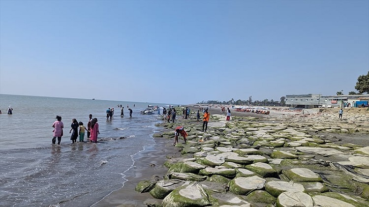 রমজানে পর্যটকশূন্য কুয়াকাটা