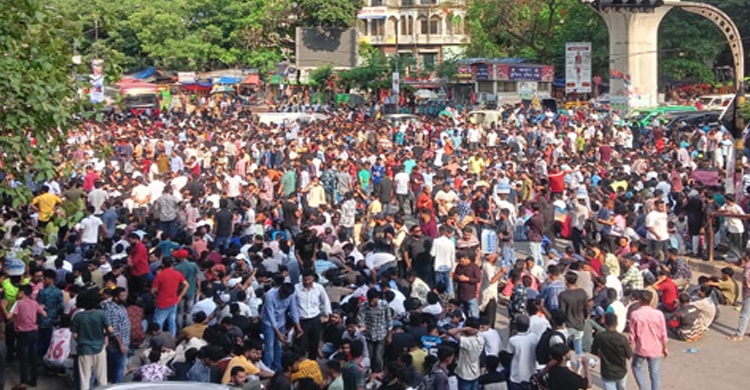 সাম্য হত্যা: শাহবাগ মোড় অবরোধ করেছে ছাত্রদল
