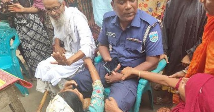 নাতিকে বস্তাবন্দি ও দাদাকে হত্যা করে ৪ গরু ডাকাতি