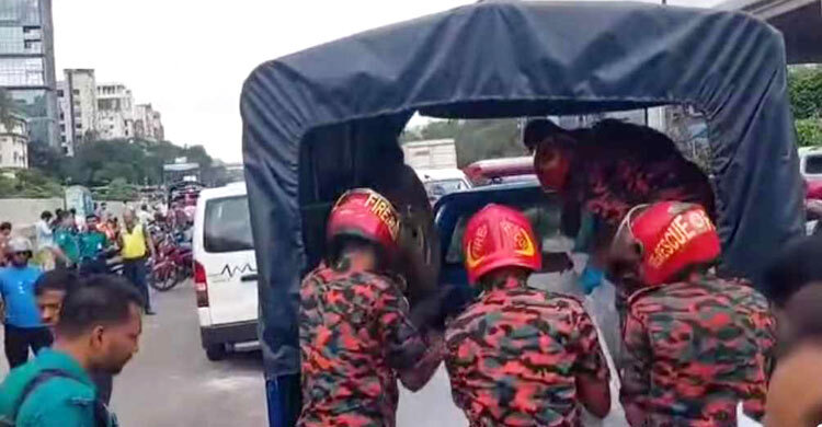 বনানীতে ট্রাকের সঙ্গে সংঘর্ষে মোটরসাইকেলের ২ আরোহী নিহত