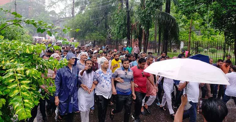 আসিফ-মাহফুজ পদত্যাগ না করা পর্যন্ত সড়ক ছাড়বেন না আন্দোলনকারীরা
