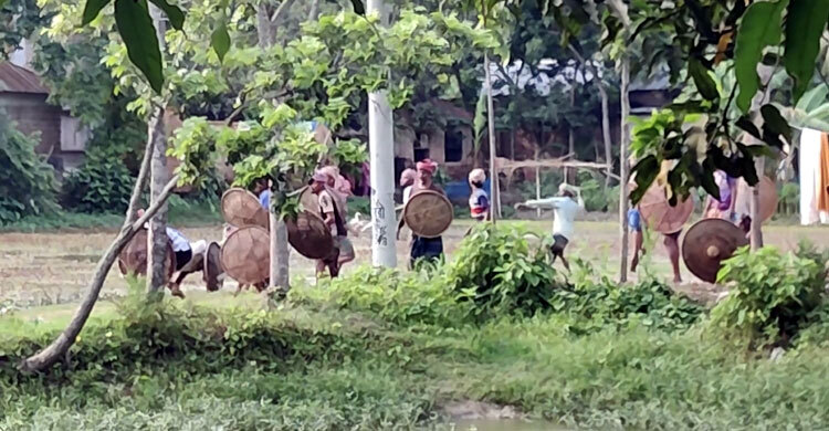 ঝিনাইদহে বিএনপির দুপক্ষের সংঘর্ষে আহত ১০,বাড়িঘর ভাঙচুর
