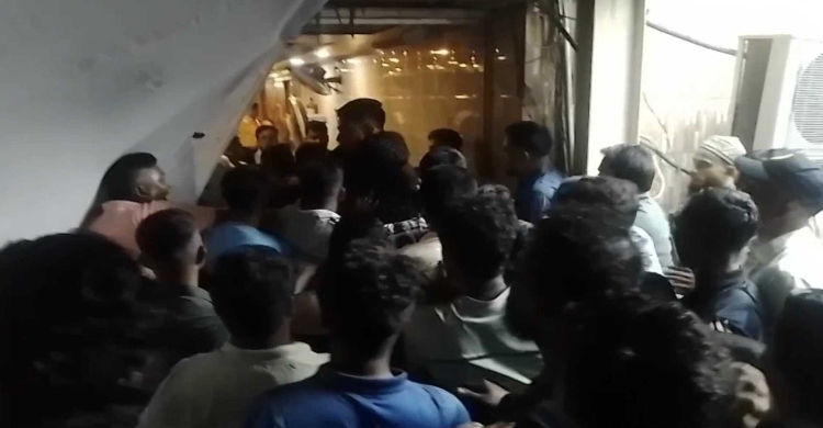 বান্দরবানে স্বেচ্ছাসেবক দলের প্রস্তুতি সভায় ঢোকা নিয়ে দুপক্ষের ককটেল বিস্ফোর