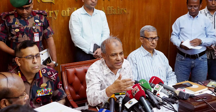 র্যাব হবে পুনর্গঠন, পুলিশের হাতে থাকবে না মারণাস্ত্র: স্বরাষ্ট্র উপদেষ্টা