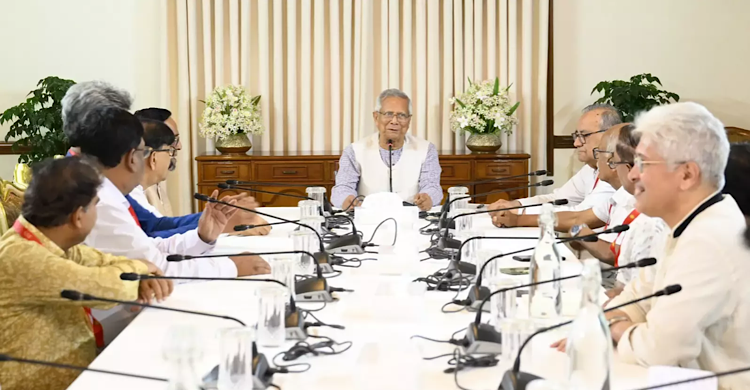 দুই দফায় রাজনৈতিক নেতাদের সঙ্গে প্রধান উপদেষ্টার বৈঠক