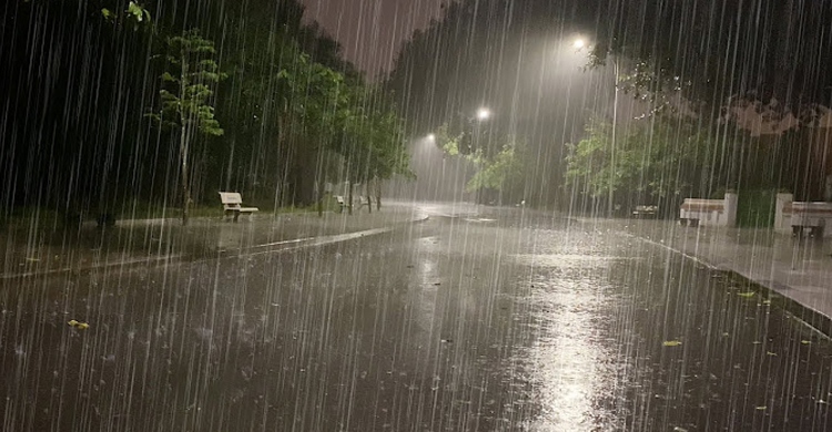 ঢাকায় বৃষ্টি, সঙ্গে বাতাস