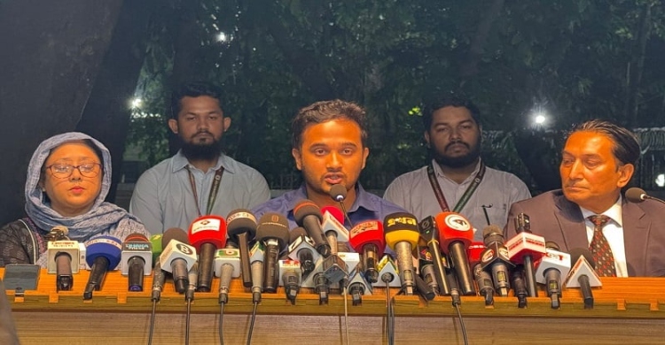 জুলাই শহীদ স্মৃতি ফাউন্ডেশনের সিইওর পদ ছাড়লেন মীর স্নিগ্ধ
