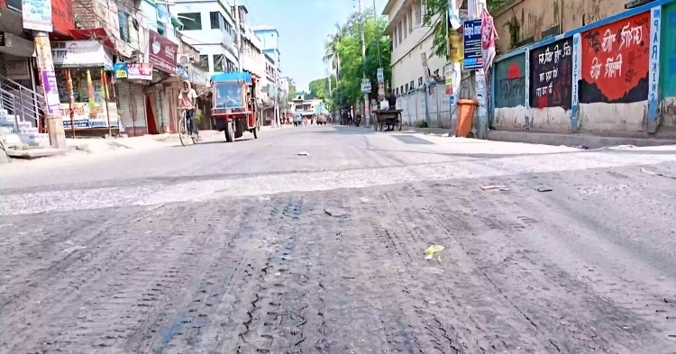 ৪১ ডিগ্রি ছাড়াল চুয়াডাঙ্গার তাপমাত্রা, গলে গেছে সড়কের পিচ