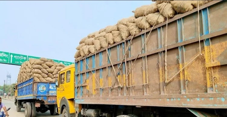 বাংলাবান্ধা দিয়ে নেপাল গেল ৭৭৭ মেট্রিক টন আলু