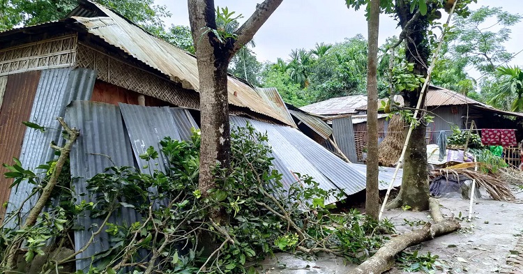 লালমনিরহাটে কালবৈশাখীর তাণ্ডব, লণ্ডভণ্ড শতাধিক বসতবাড়ি
