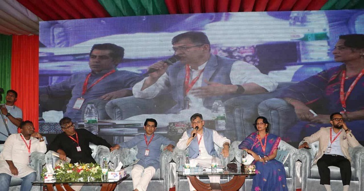 ফ্যাসিবাদবিরোধী বাংলাদেশে সবার আগে প্রয়োজন জাতীয় ঐকমত্য: সালাহউদ্দিন আহমেদ