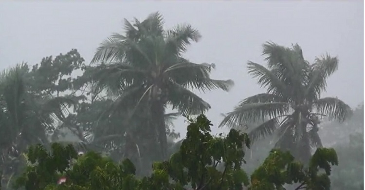 সারাদেশে বৃষ্টির সম্ভাবনা, কমতে পারে দিনের তাপমাত্রা