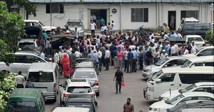 দাবিদাওয়া নিয়ে বিভিন্ন সংগঠনের আন্দোলনে প্রশাসনে অচলাবস্থা