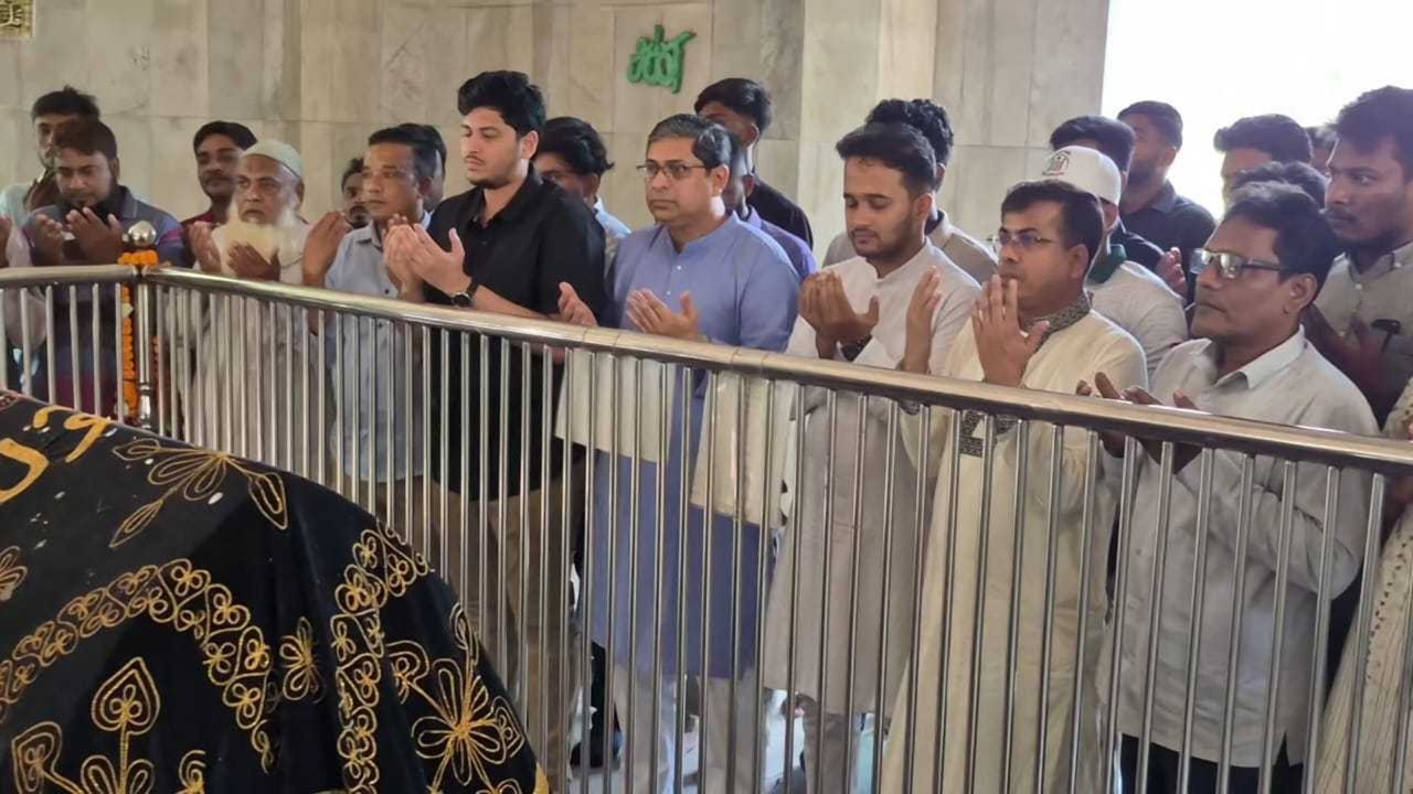 বগুড়া সফরের মধ্য দিয়ে স্নিগ্ধর রাজনৈতিক যাত্রা শুরু