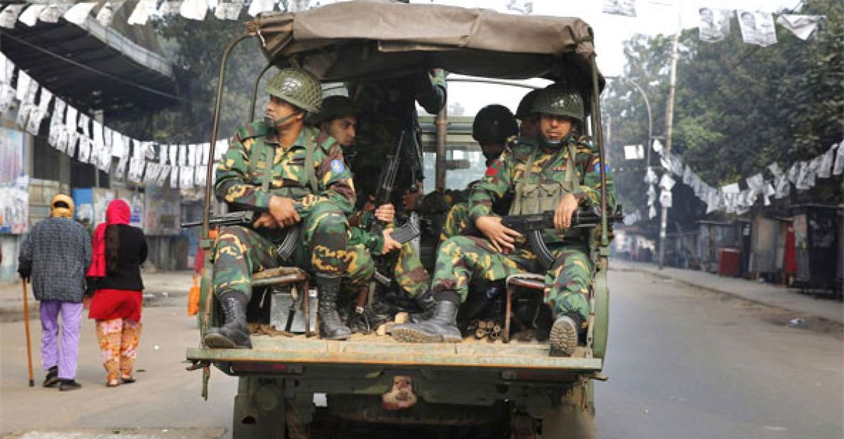 মাঠ পর্যায়ে দায়িত্বে থাকা সেনা সদস্যদের বিষয়ে যা জানালেন স্বরাষ্ট্র উপদেষ্টা