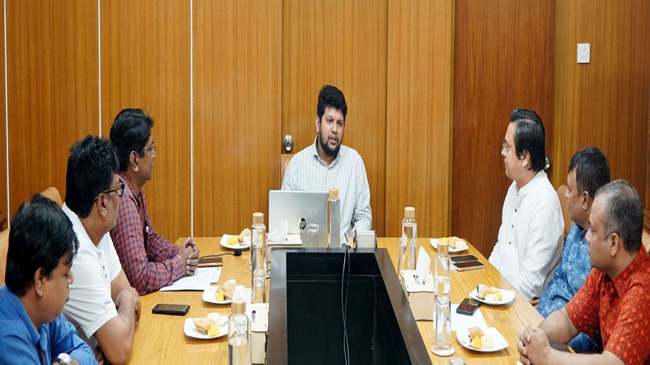 তথ্য উপদেষ্টার সঙ্গে বাংলাদেশ সেক্রেটারিয়েট রিপোর্টার্স ফোরামের সাক্ষাৎ