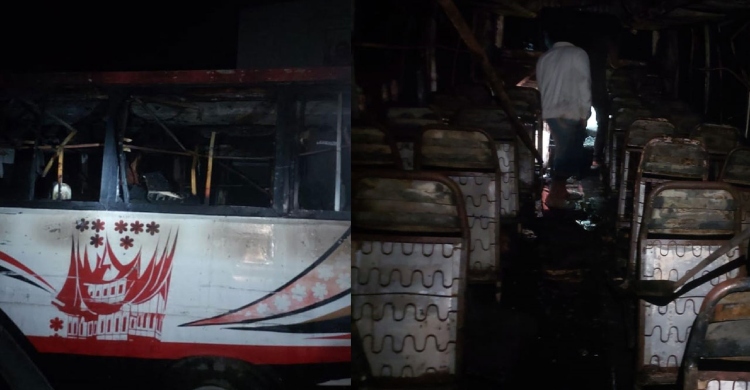 ধামরাইয়ে বাসে দুর্বৃত্তদের আগুন