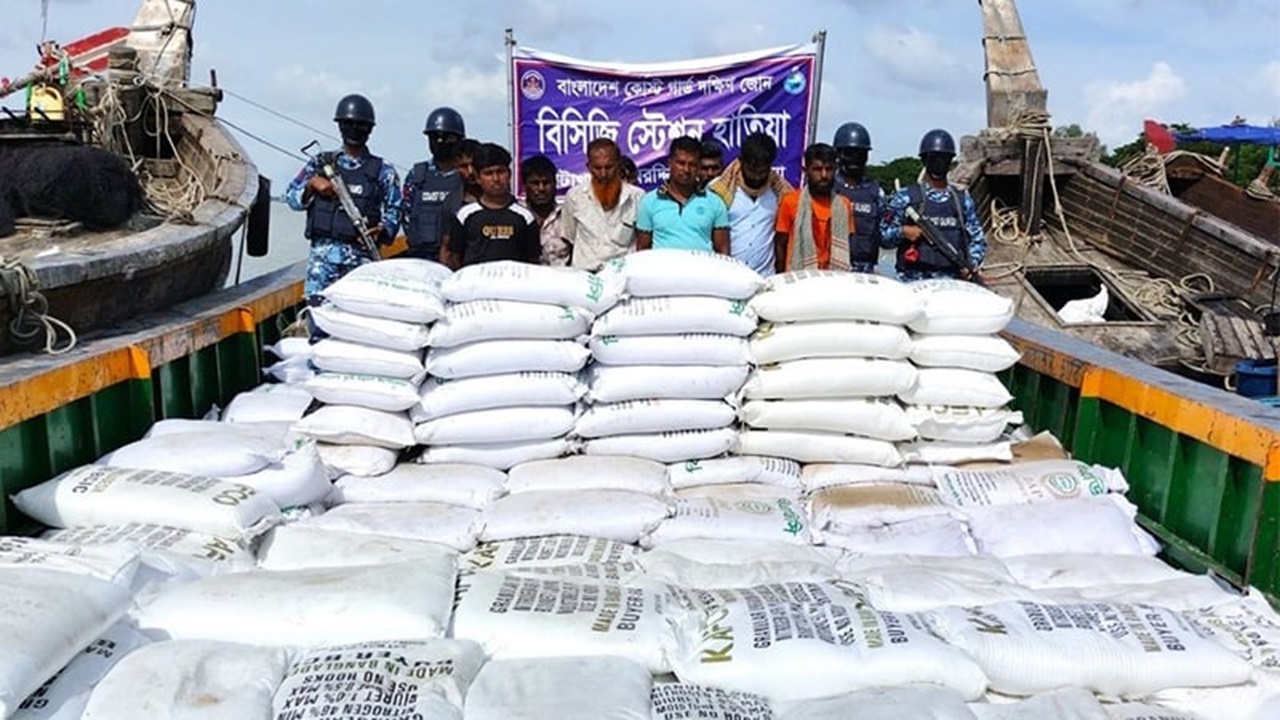 মাদকের বিনিময়ে সার পাচার; আটক ৯