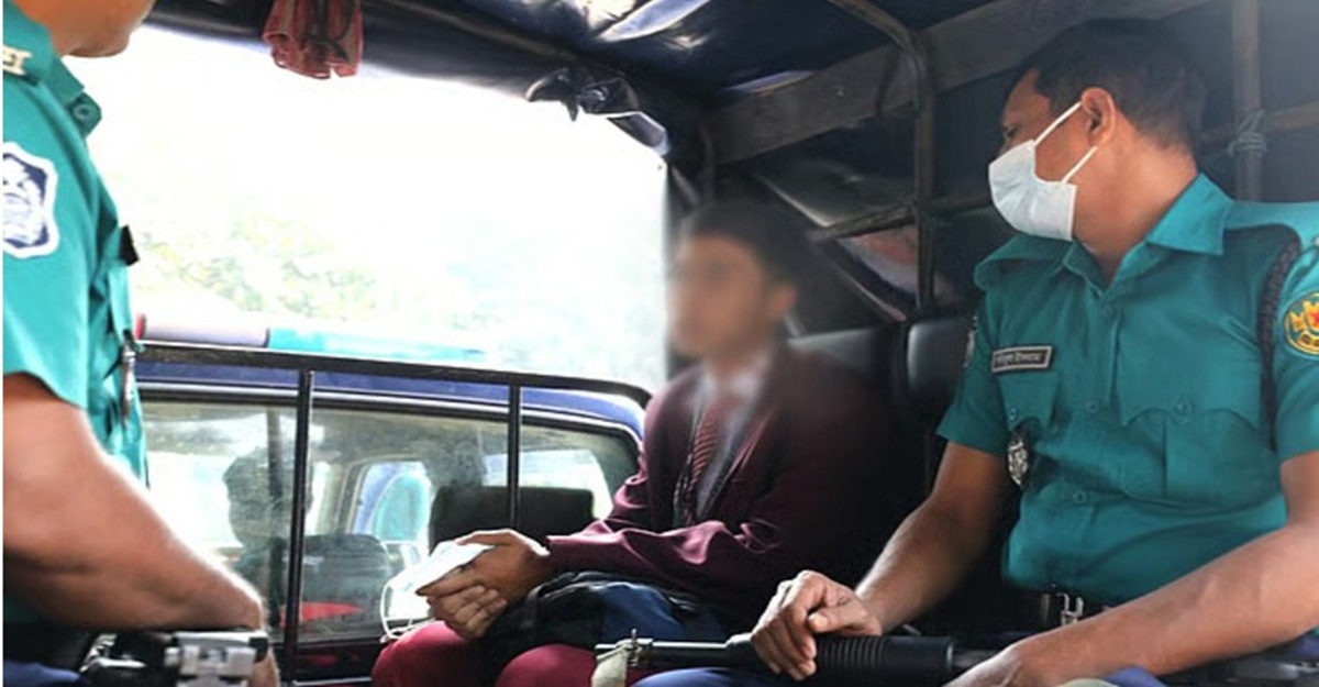 ৩২ নম্বর থেকে সন্দেহভাজন ৫ জনকে আটক