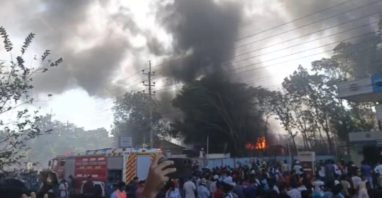 দুই ঘণ্টা পর নিয়ন্ত্রণে গাজীপুরের কয়েল ফ্যাক্টরির আগুন