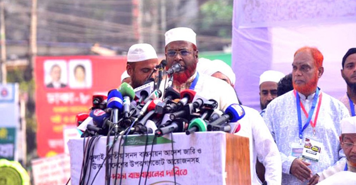 ‘ফ্যাসিস্টরা দেশজুড়ে ককটেল-আগুন দিয়ে নাশকতা চালাচ্ছে’