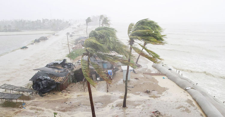 ভূমিকম্পের পর ধেয়ে আসছে শক্তিশালী ঘূর্ণিঝড়