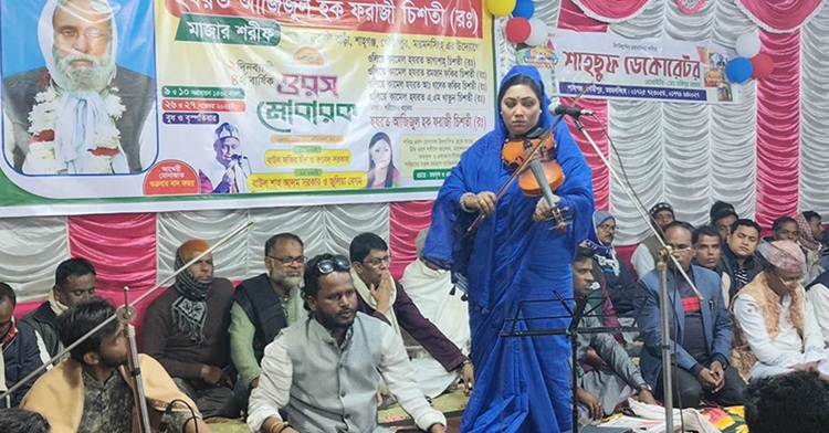 এবার দেহতত্ত্বে দর্শক মাতিয়ে আলোচনায় মমতাজকন্যা জুলিয়া