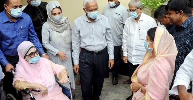 হাসপাতালে ভর্তি খালেদা জিয়া, যা জানালেন চিকিৎসক