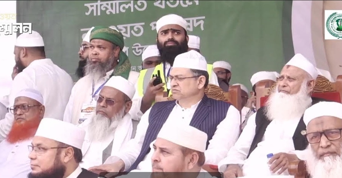 খতমে নবুওয়াত মহাসম্মেলনে লাখো মানুষের ঢল, একাত্ম তিন দলের শীর্ষ নেতারাও