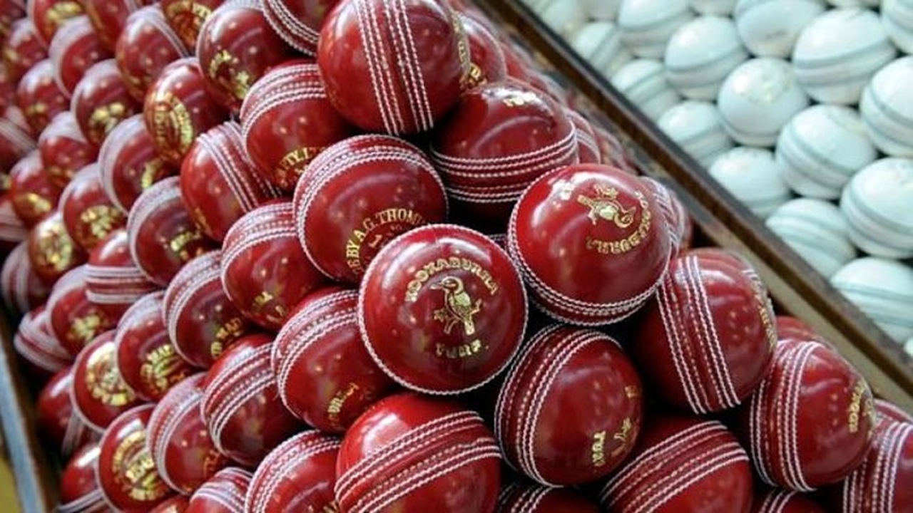 ‘কোকাবুরা’ বল ব্যবহার বন্ধ করল ইসিবি