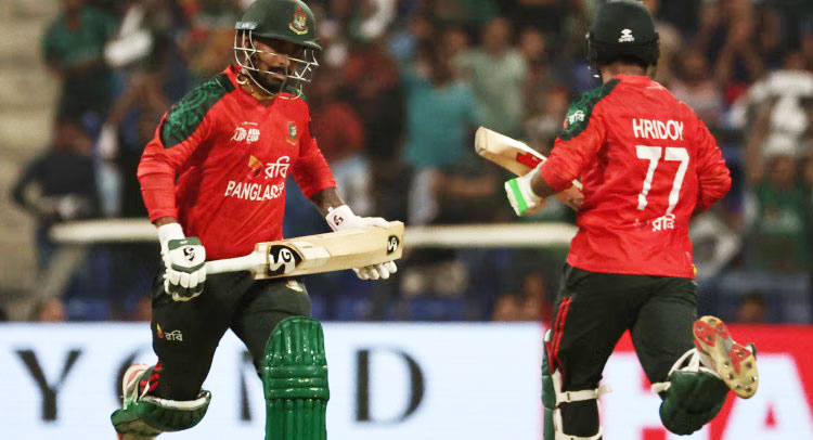 সহ-অধিনায়ককে সঙ্গী করেই সাজঘরে অধিনায়ক