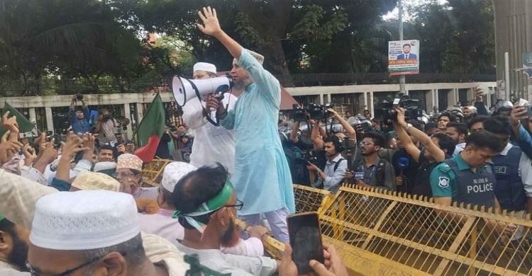 যমুনা অভিমুখী শিক্ষকদের পুলিশের বাধা