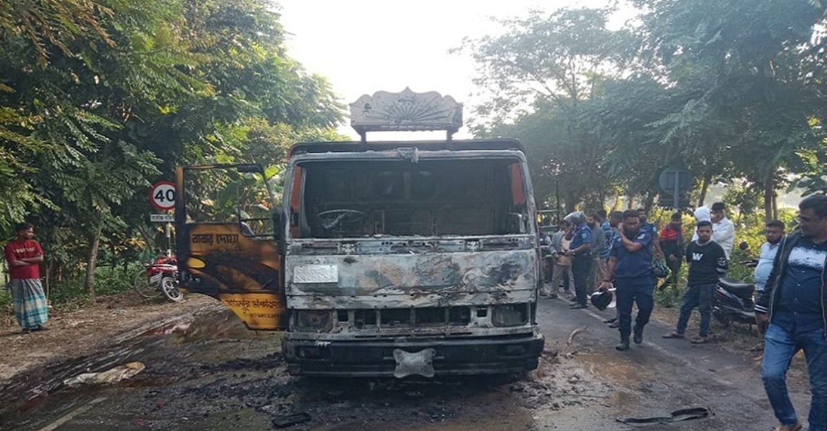 ভাঙ্গা-ঢাকা এক্সপ্রেসওয়ে অবরোধ, ট্রাকে আগুন