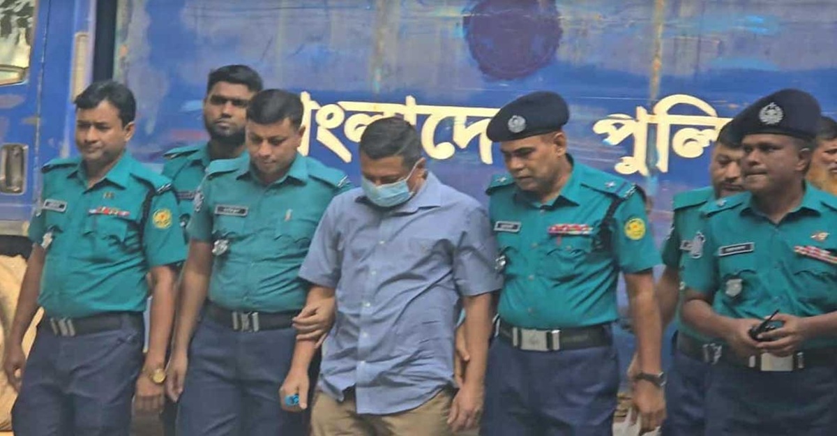 ট্রাইব্যুনালে আনা হয়েছে রাজস্বাক্ষী চৌধুরী আবদুল্লাহ আল-মামুনকে