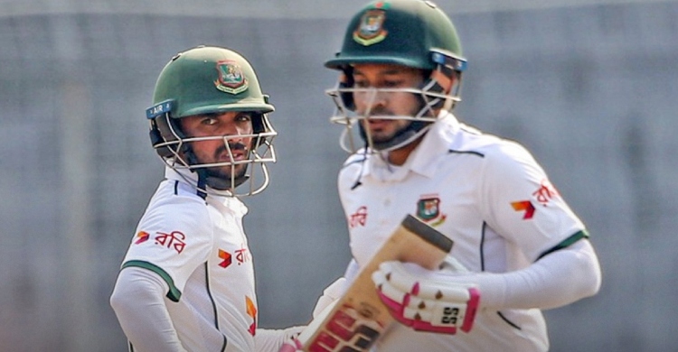 মুমিনুলের হাটট্রিকে বড় লিডে বাংলাদেশ