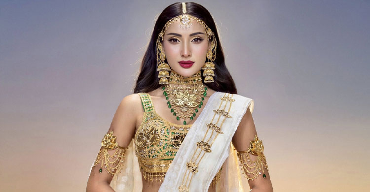 মিস ইউনিভার্সের মঞ্চে এবার জামদানিতে মিথিলা